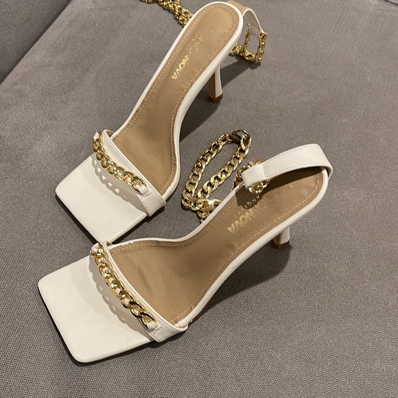 Fashion Nova Heel Sandals - Picture 6 of 7